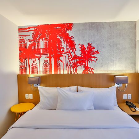 Radisson Red Campinas Hotel Campinas  Buitenkant foto A room at the hotel
