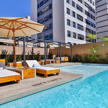Radisson Red Campinas Hotel Campinas  Buitenkant foto The hotel's pool