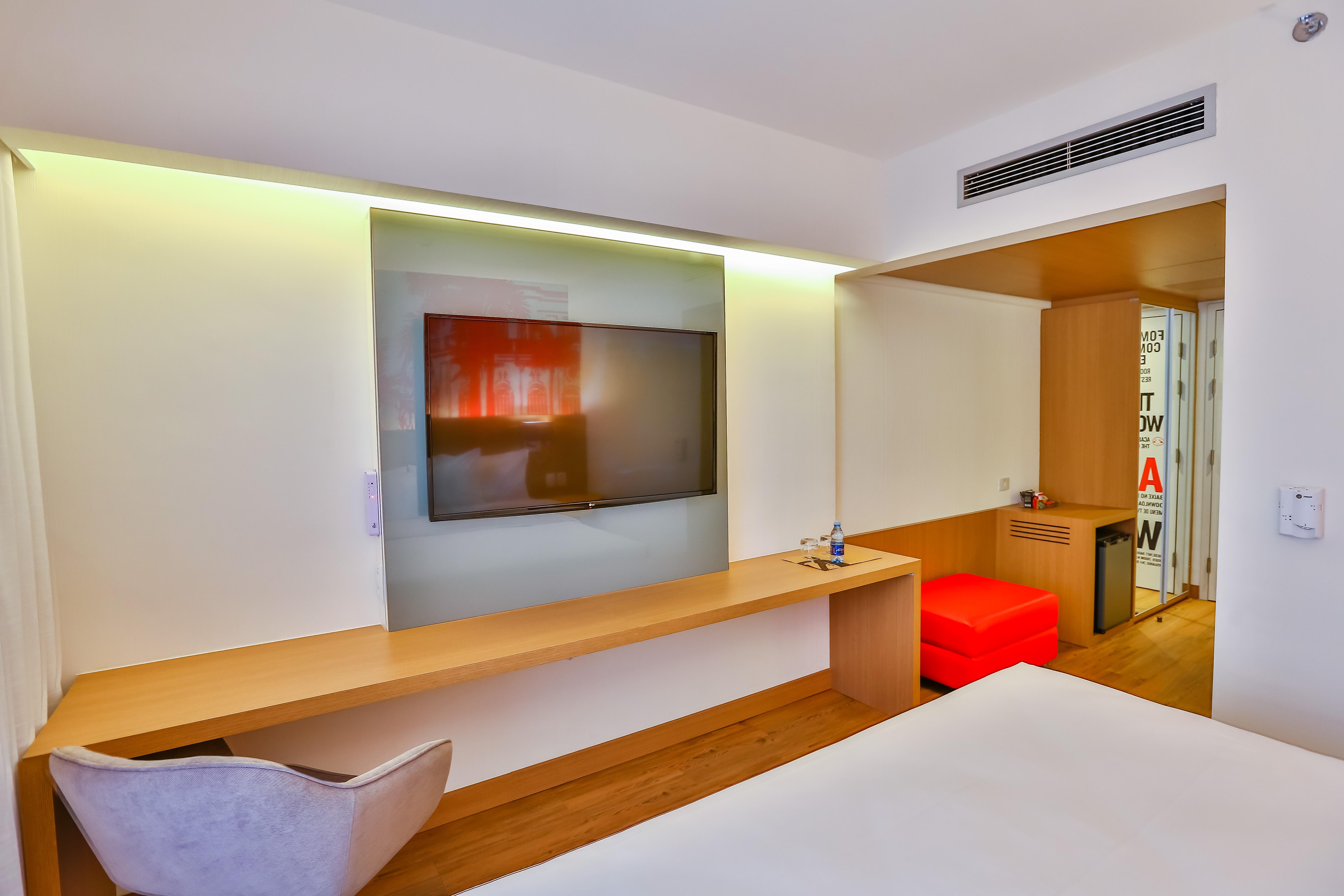 Radisson Red Campinas Hotel Campinas  Buitenkant foto A room at the hotel