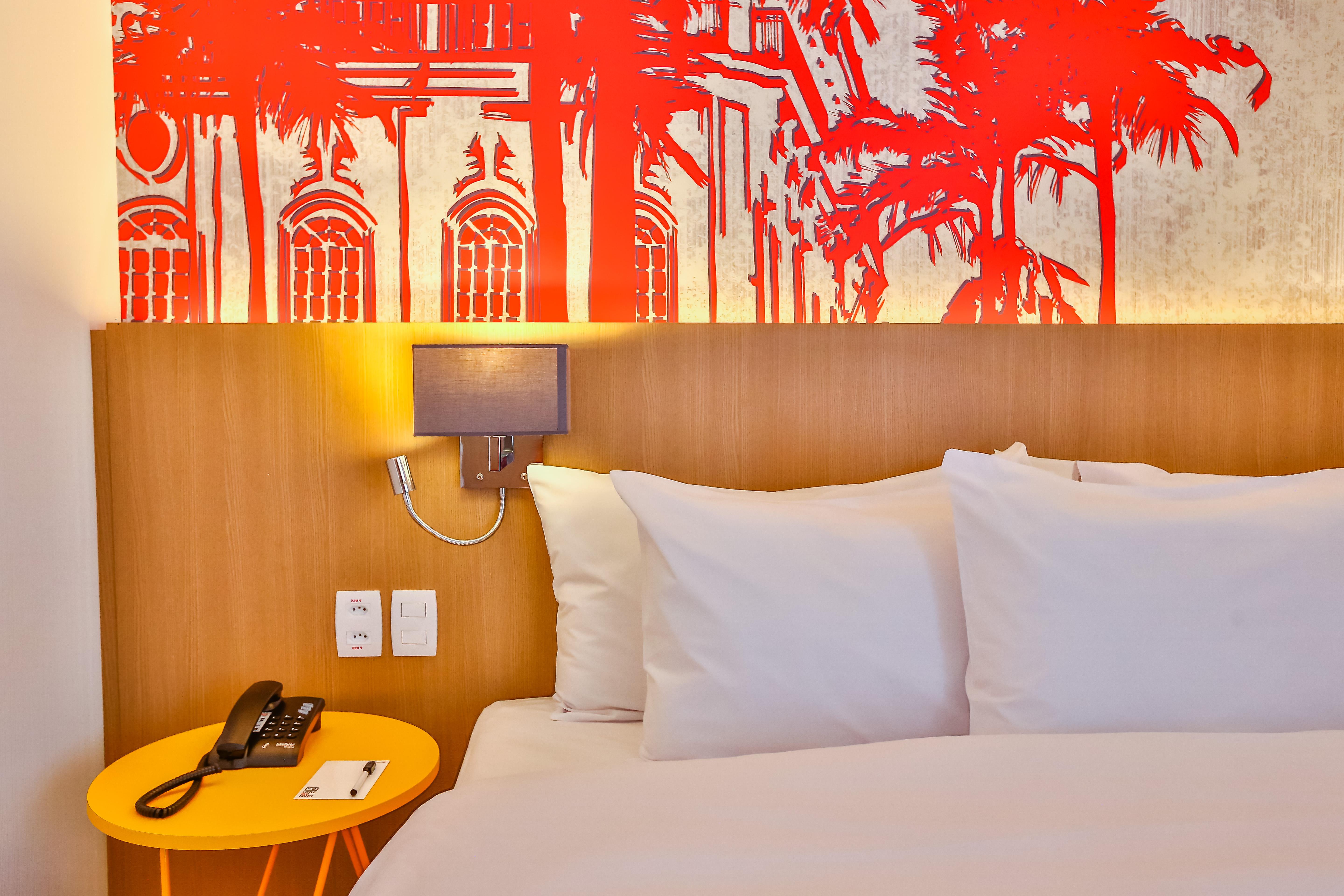 Radisson Red Campinas Hotel Campinas  Buitenkant foto A room at the hotel