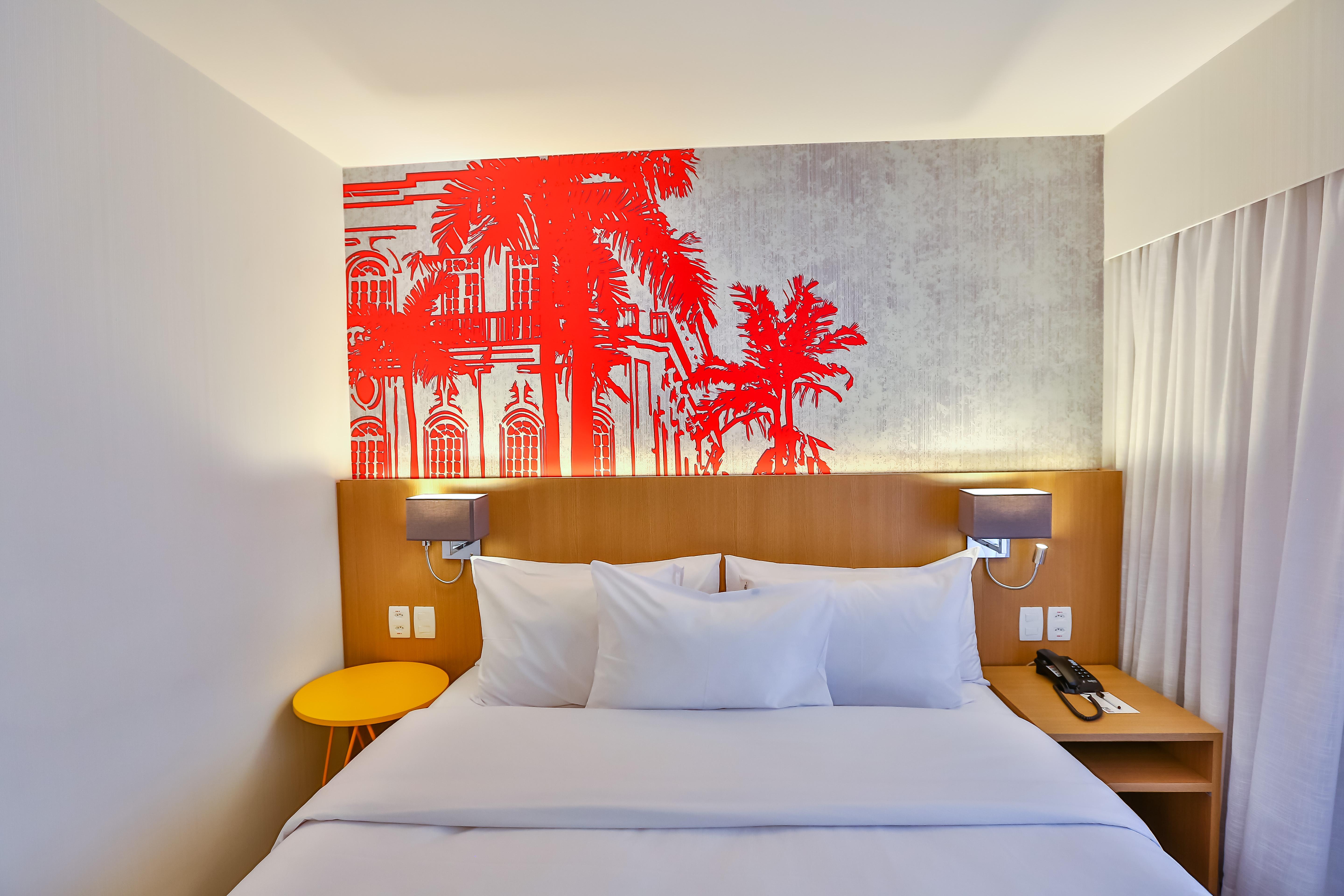 Radisson Red Campinas Hotel Campinas  Buitenkant foto A room at the hotel