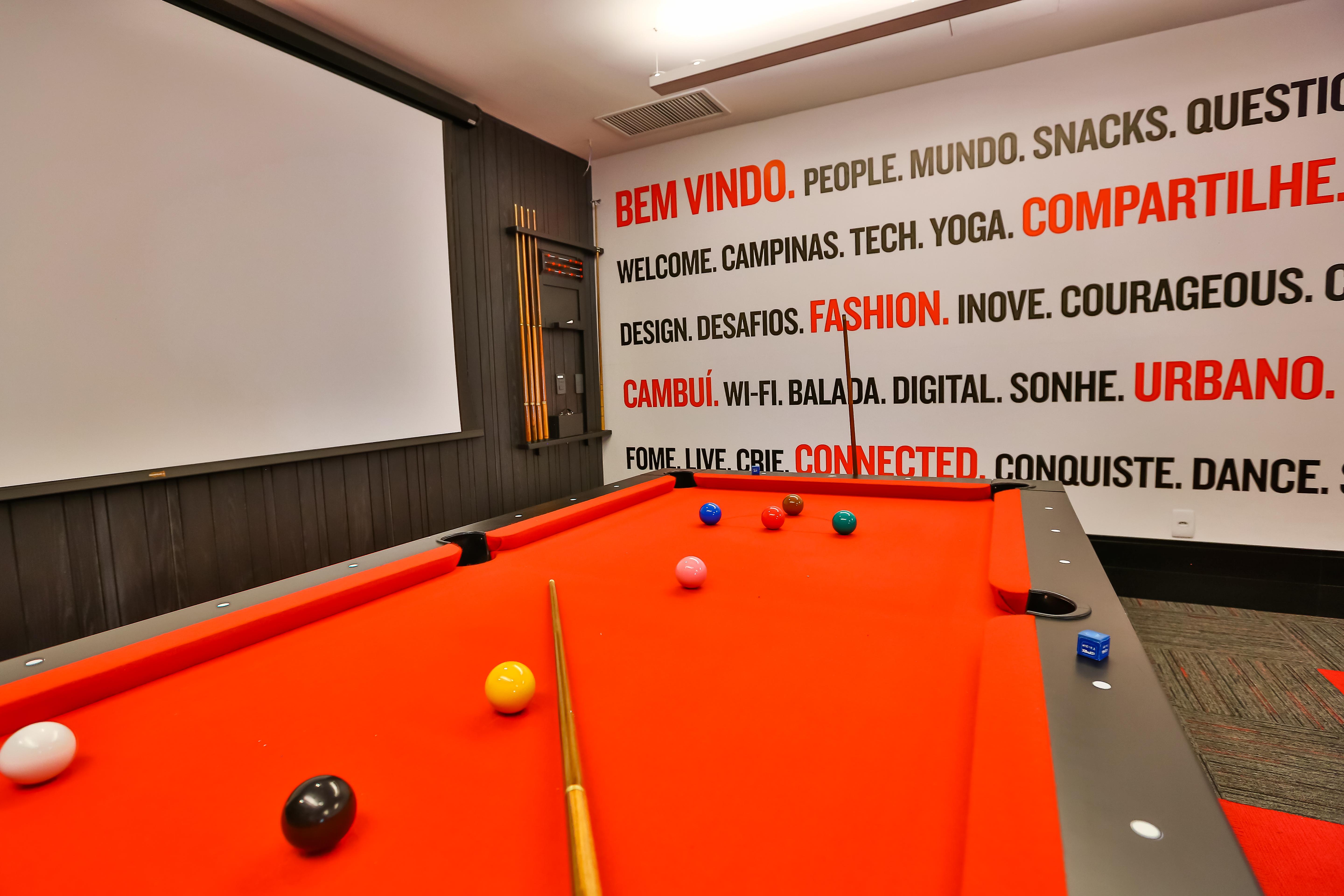 Radisson Red Campinas Hotel Campinas  Buitenkant foto A pool table at the office of a company in Portugal