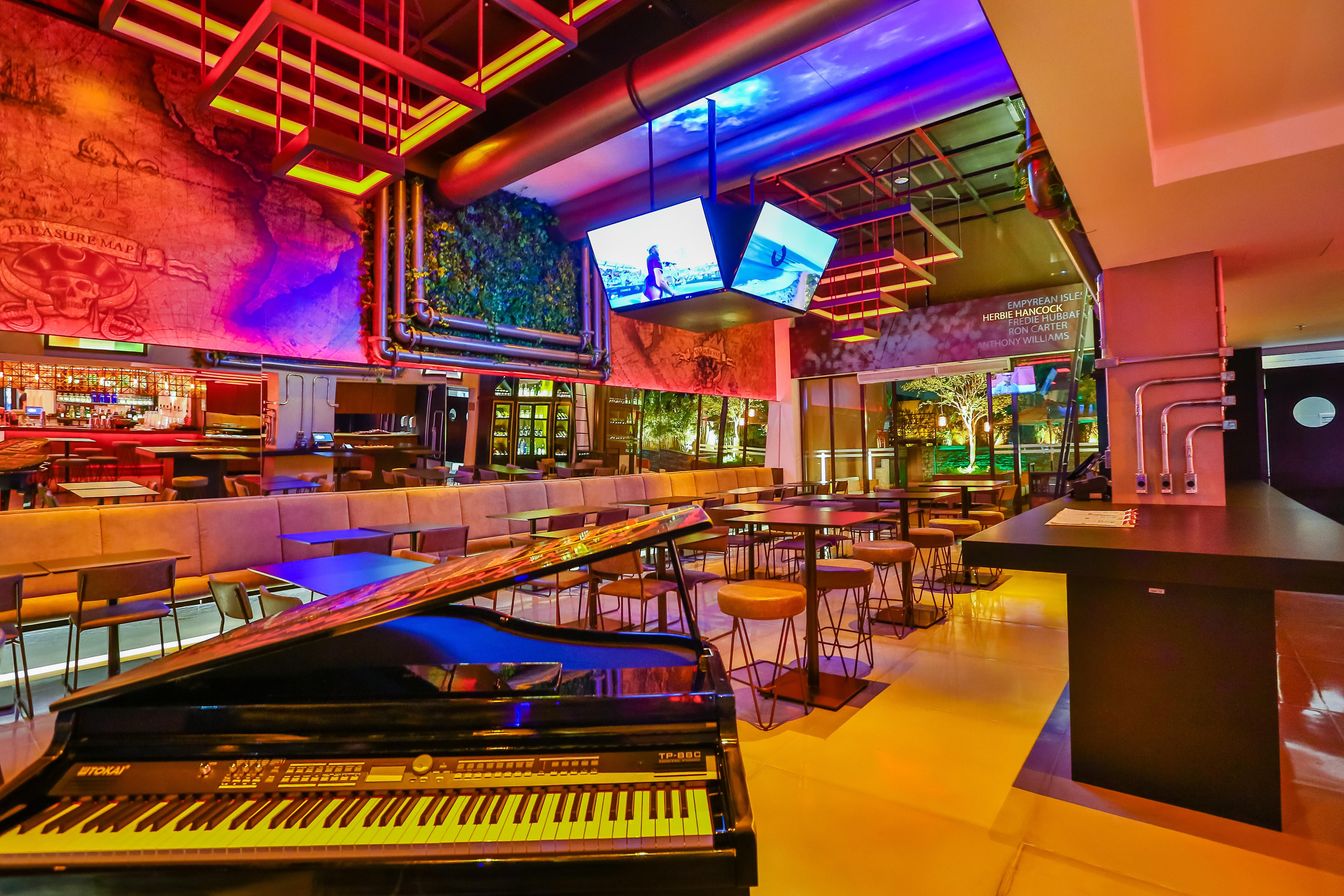 Radisson Red Campinas Hotel Campinas  Buitenkant foto The interior of the bar