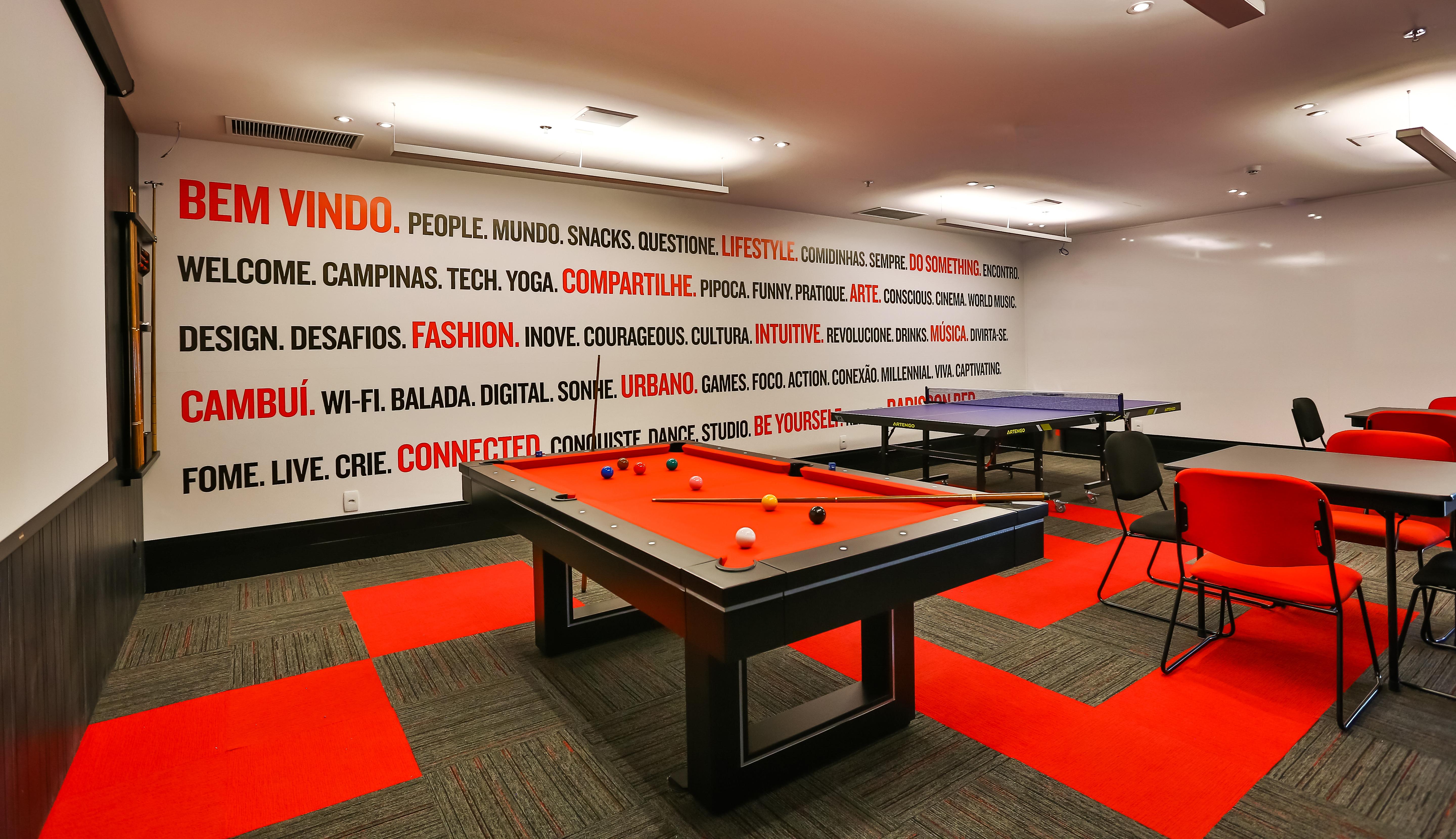 Radisson Red Campinas Hotel Campinas  Buitenkant foto The pool table at the office