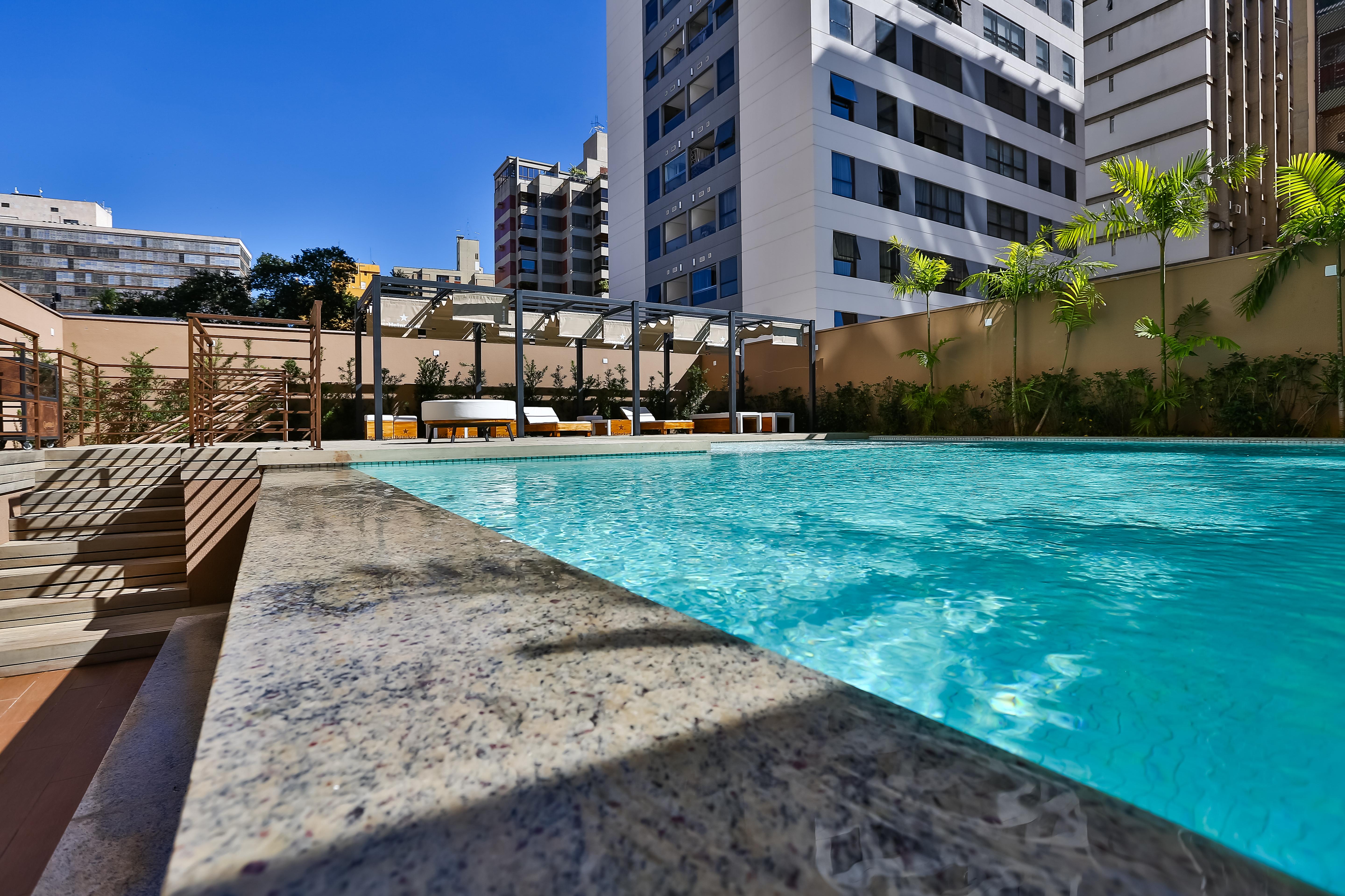 Radisson Red Campinas Hotel Campinas  Buitenkant foto The pool at the hotel