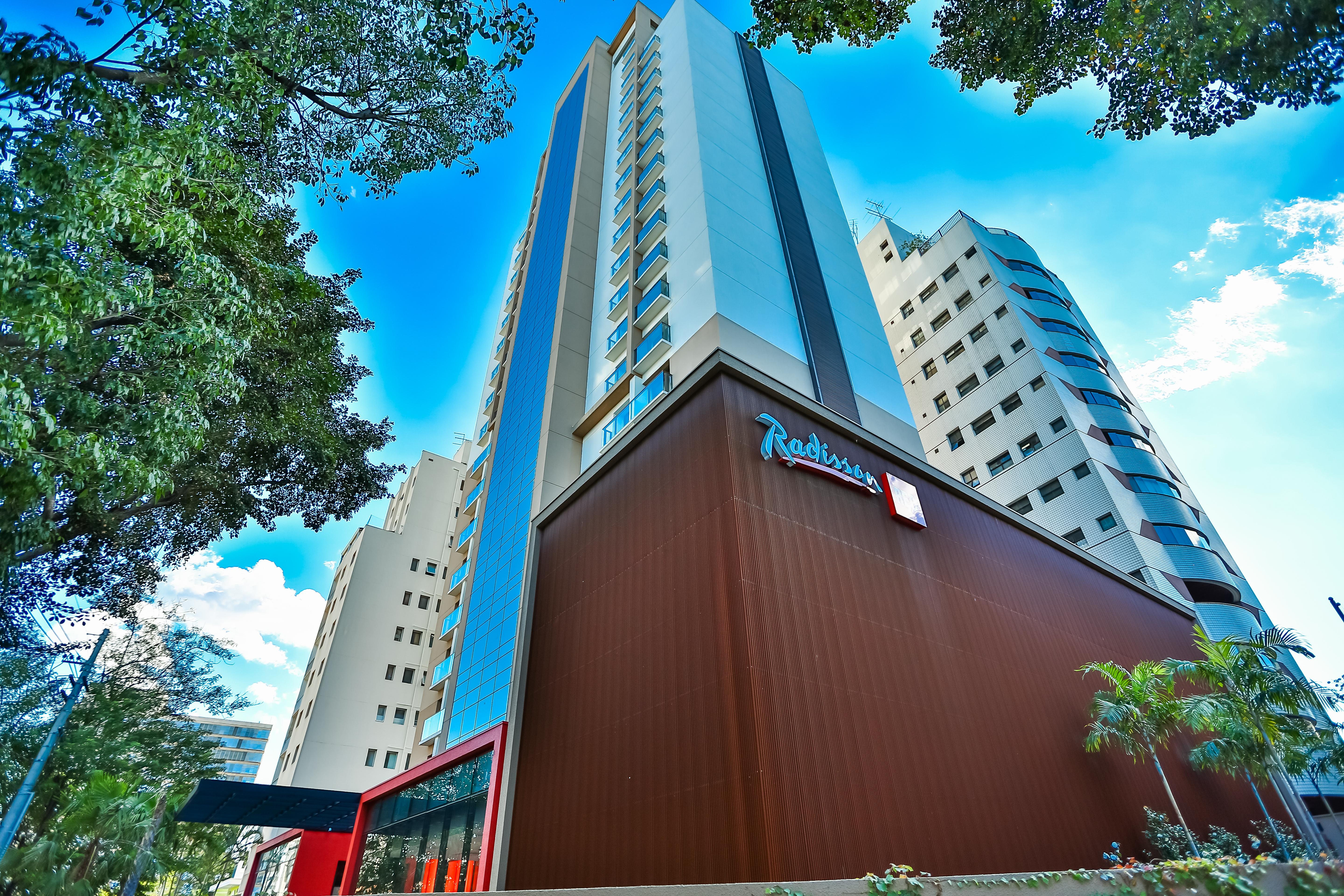 Radisson Red Campinas Hotel Campinas  Buitenkant foto The building of the hotel