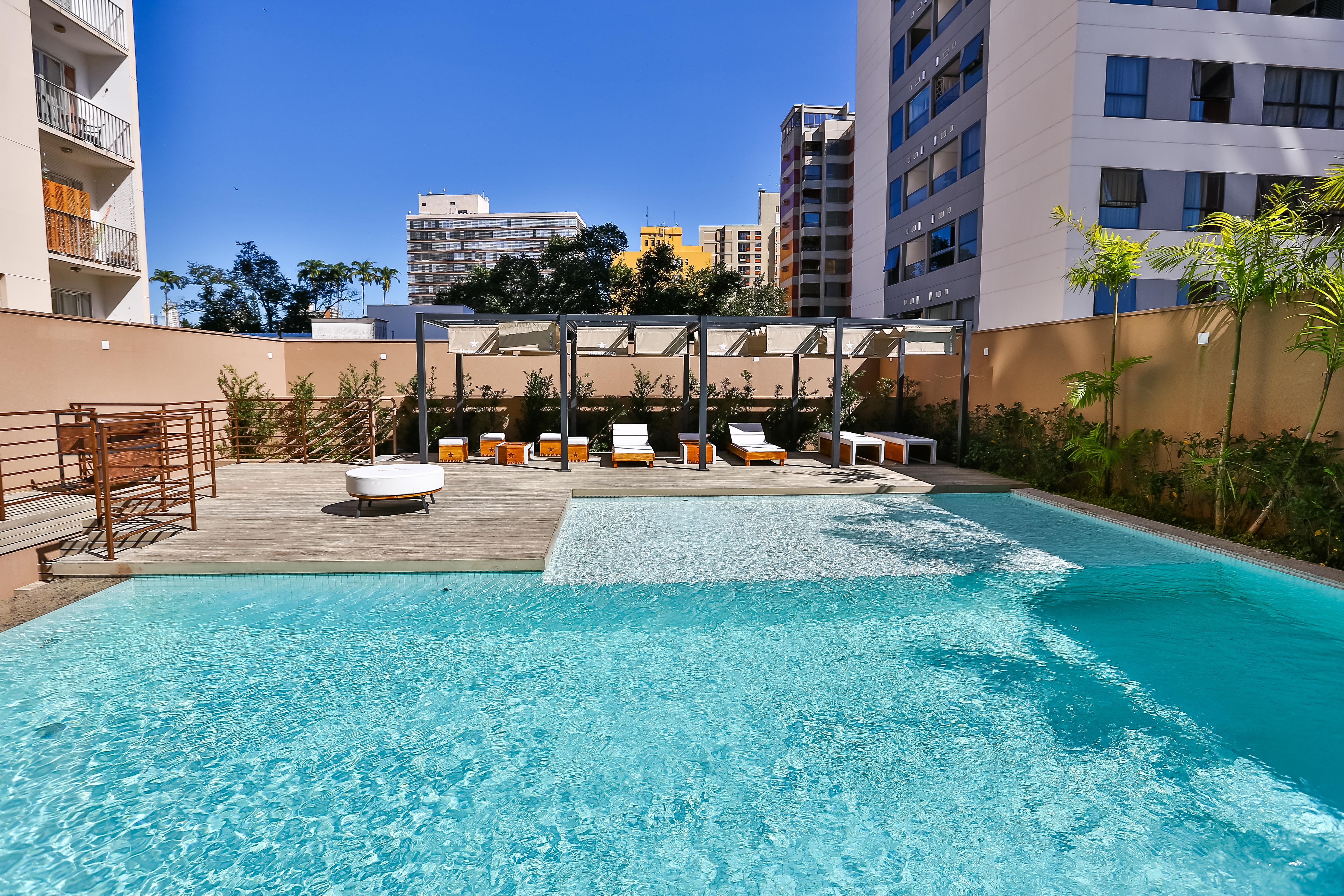 Radisson Red Campinas Hotel Campinas  Buitenkant foto The swimming pool at the hotel