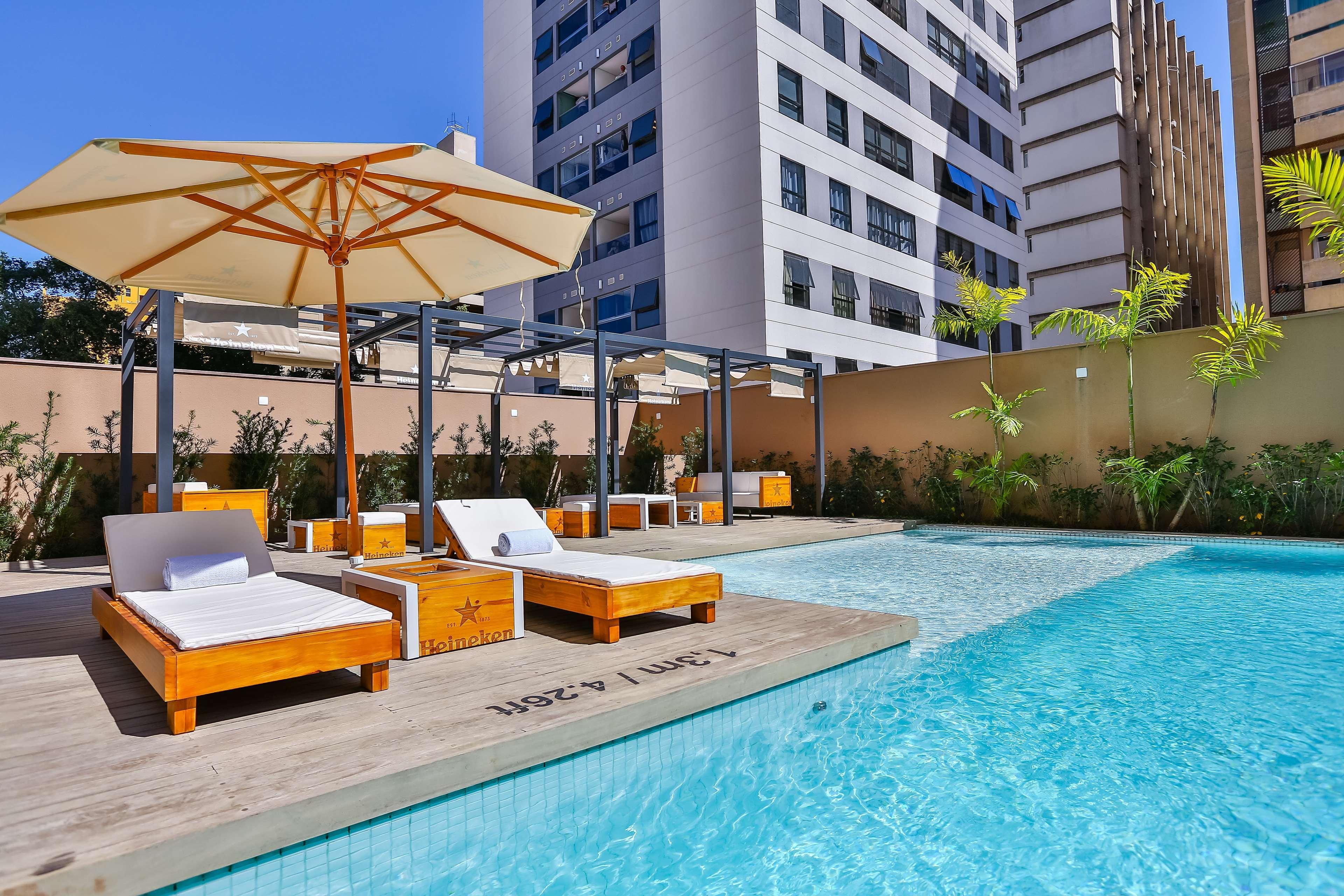 Radisson Red Campinas Hotel Campinas  Buitenkant foto The hotel's pool