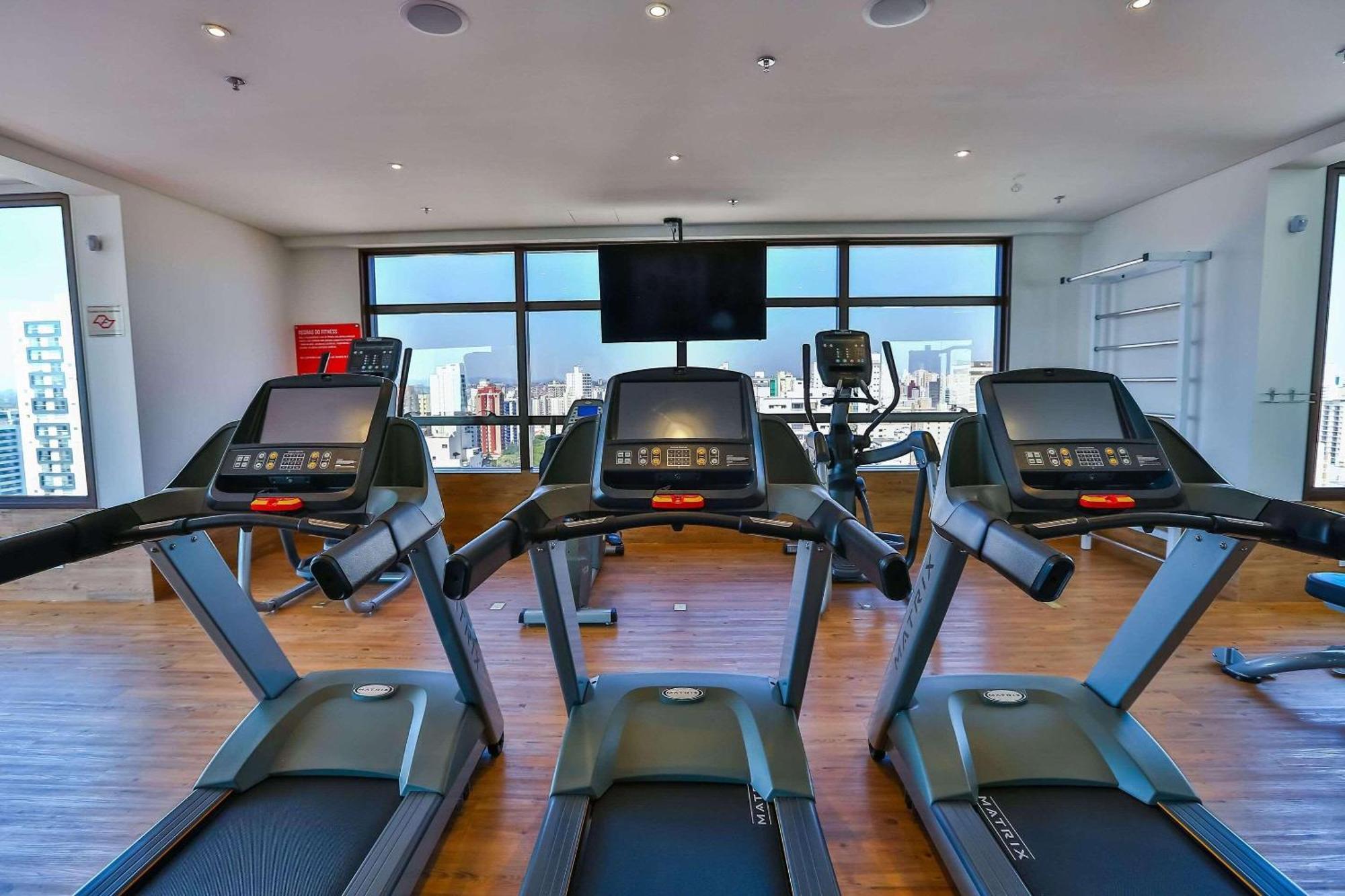 Radisson Red Campinas Hotel Campinas  Buitenkant foto The gym at the hotel