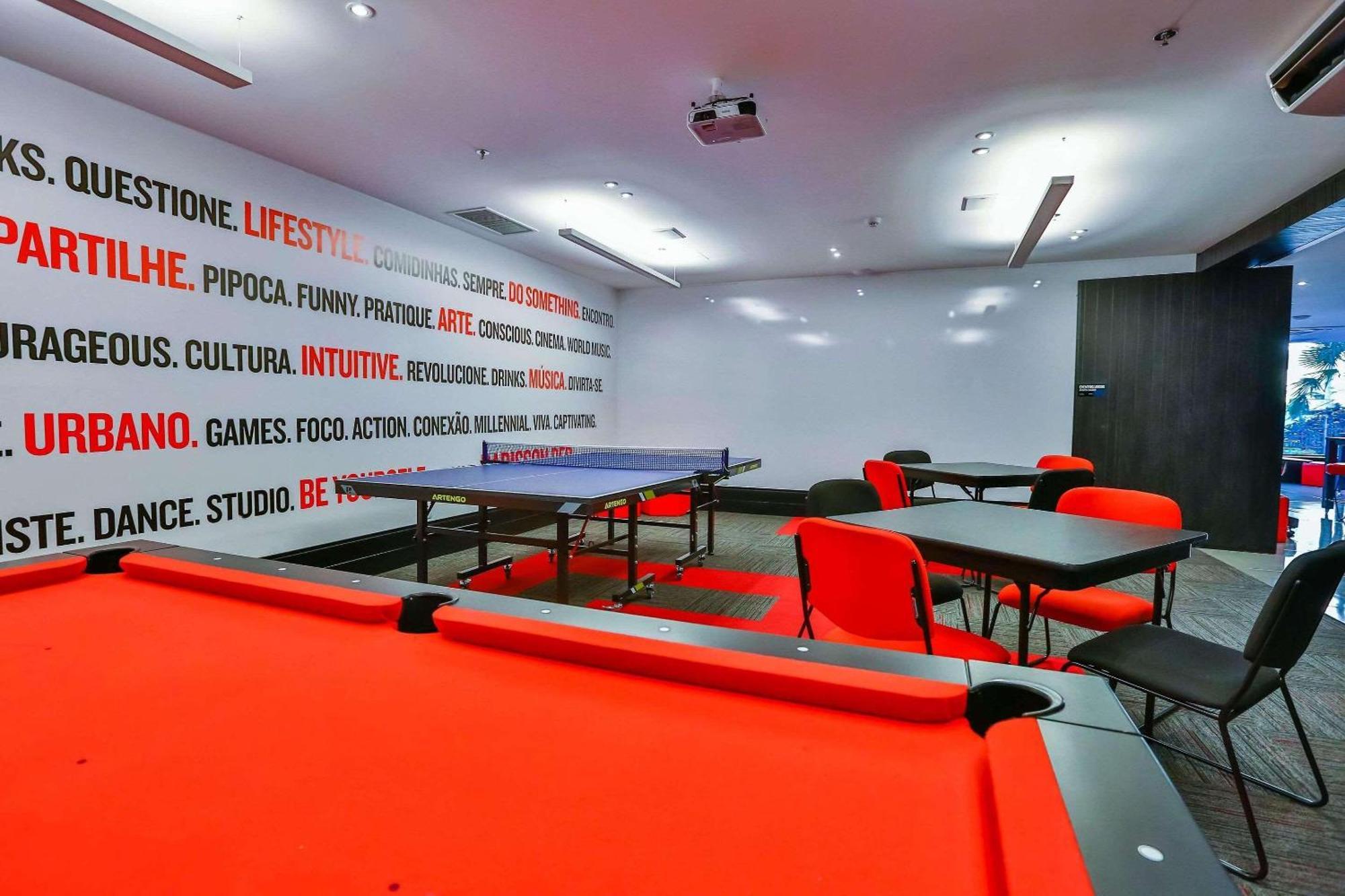 Radisson Red Campinas Hotel Campinas  Buitenkant foto The interior of the library