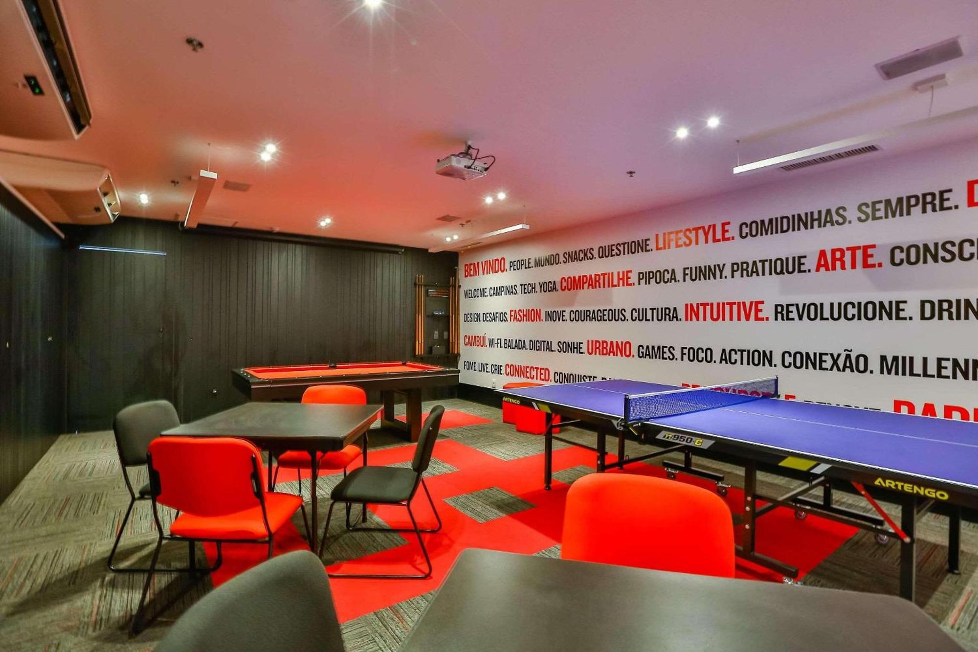 Radisson Red Campinas Hotel Campinas  Buitenkant foto The table tennis room