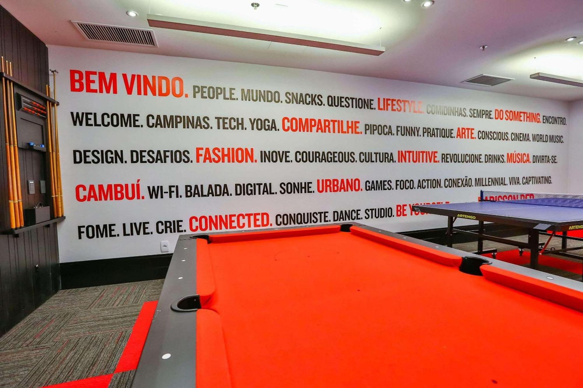 Radisson Red Campinas Hotel Campinas  Buitenkant foto The wall of the lobby
