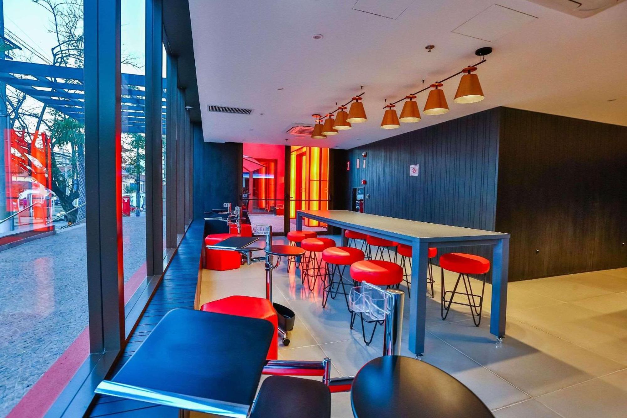 Radisson Red Campinas Hotel Campinas  Buitenkant foto The interior of the hotel