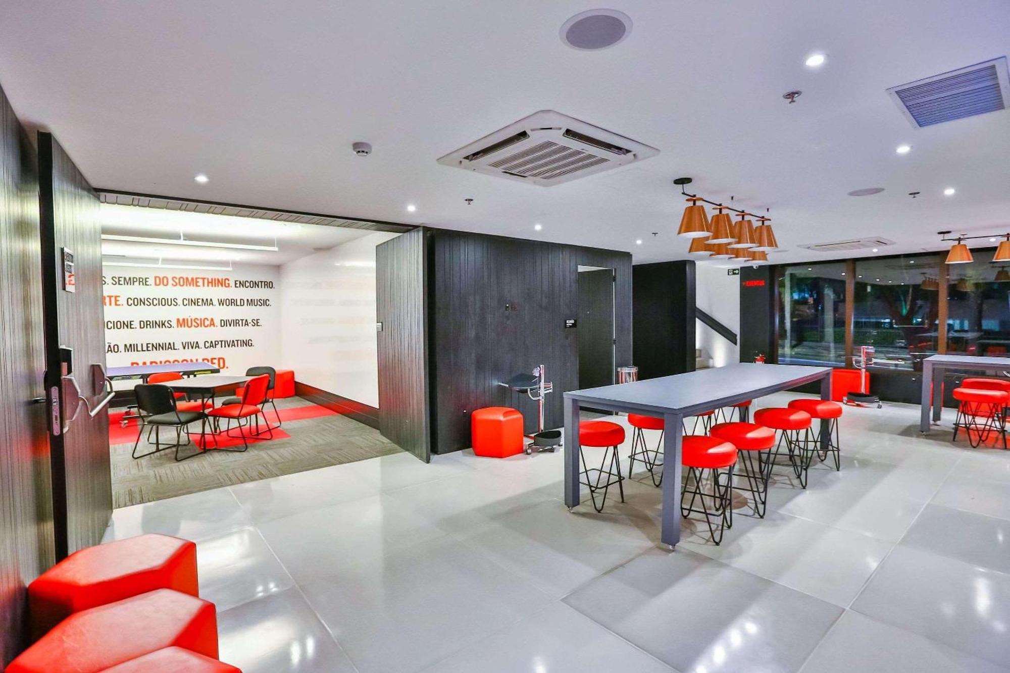 Radisson Red Campinas Hotel Campinas  Buitenkant foto The lounge at the airport