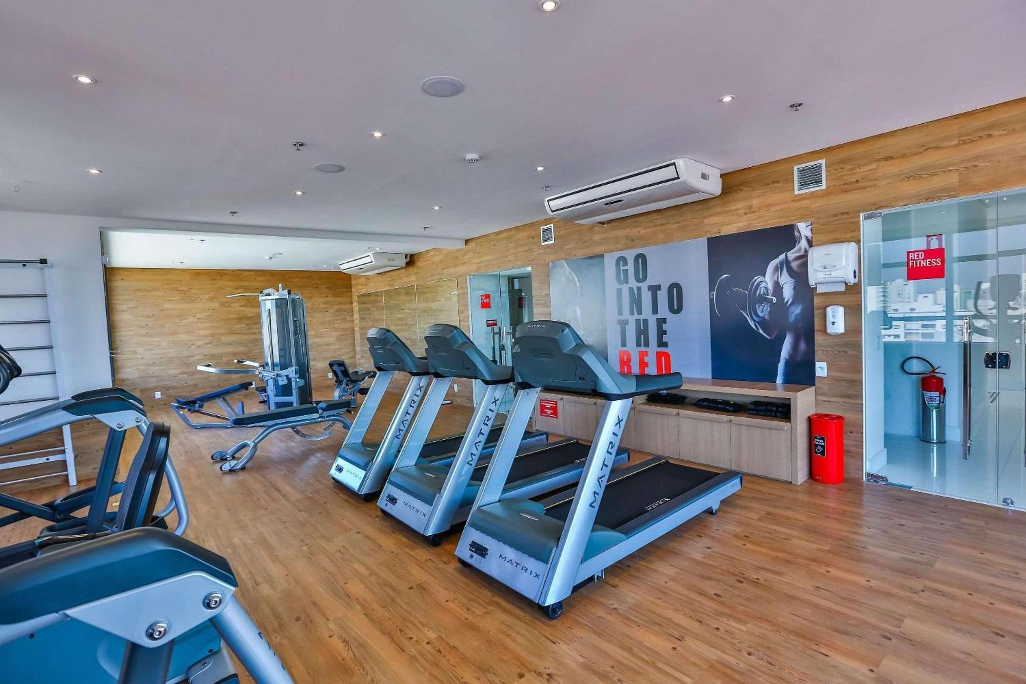 Radisson Red Campinas Hotel Campinas  Buitenkant foto The gym at the hotel