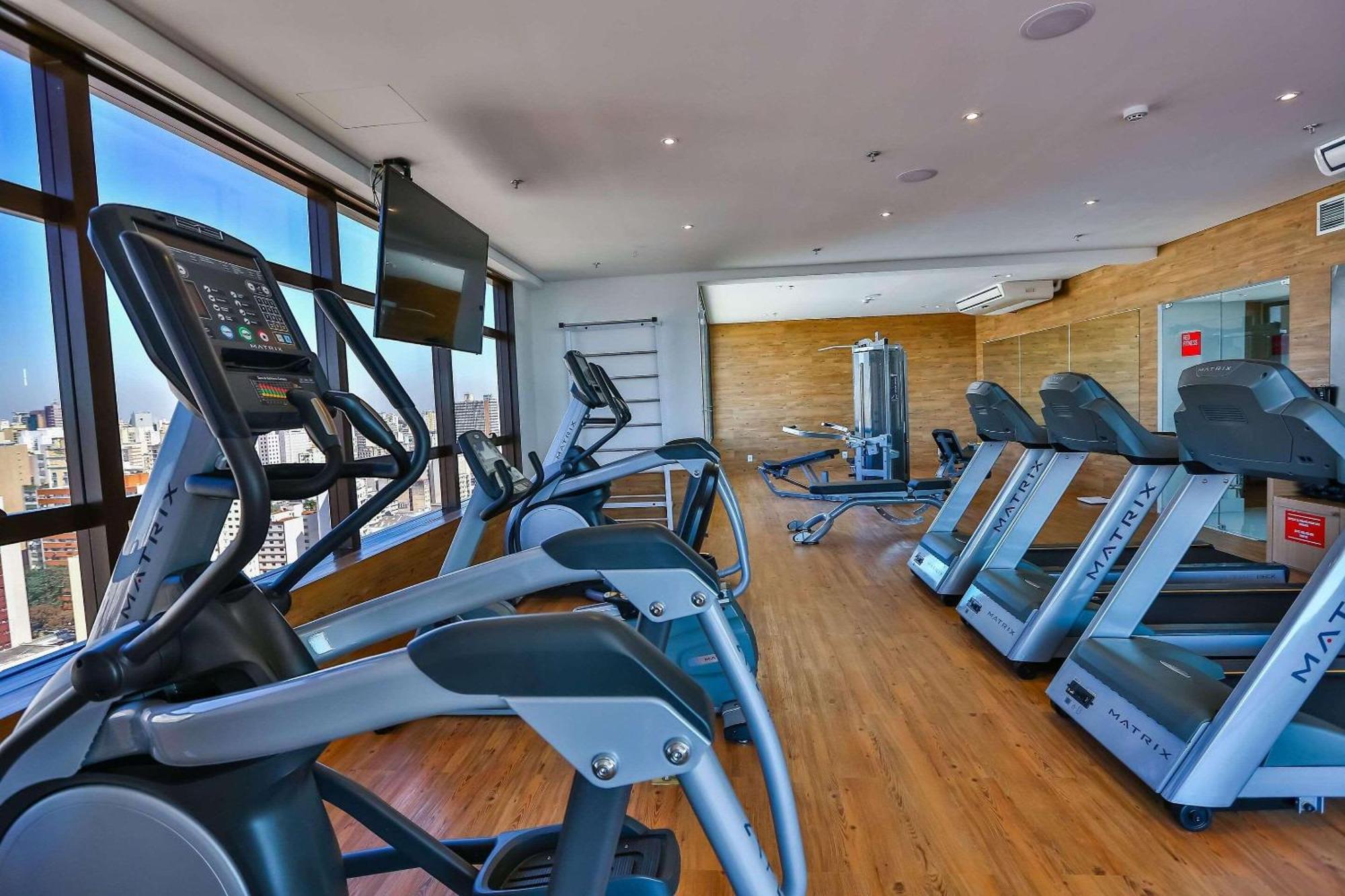 Radisson Red Campinas Hotel Campinas  Buitenkant foto The gym at the hotel