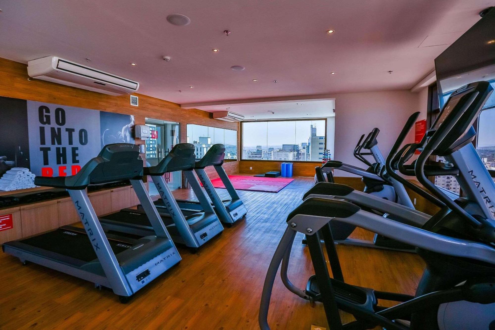 Radisson Red Campinas Hotel Campinas  Buitenkant foto The gym at the hotel