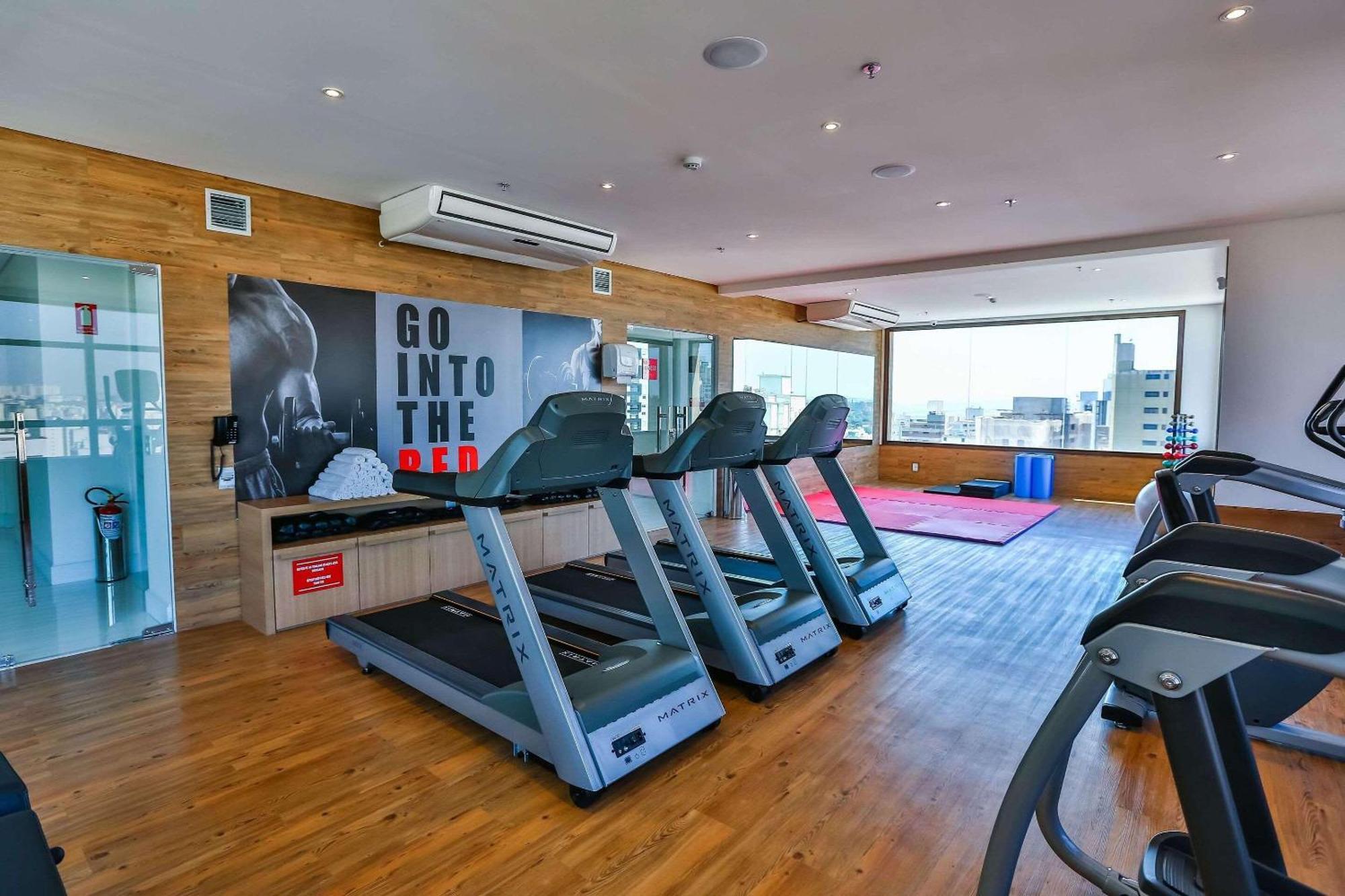 Radisson Red Campinas Hotel Campinas  Buitenkant foto The gym at the hotel