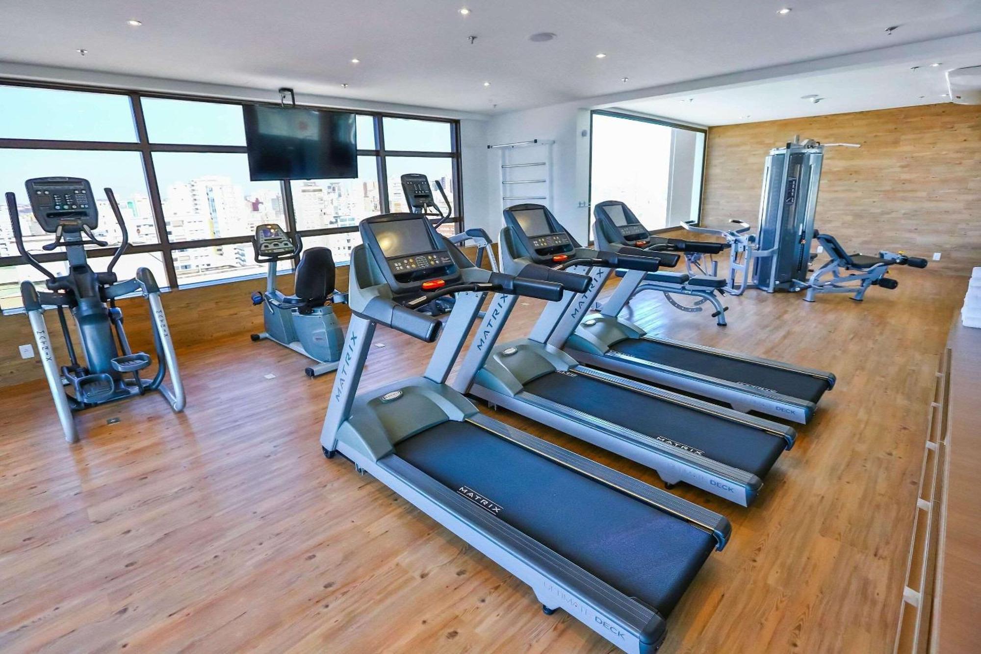 Radisson Red Campinas Hotel Campinas  Buitenkant foto The gym at the hotel