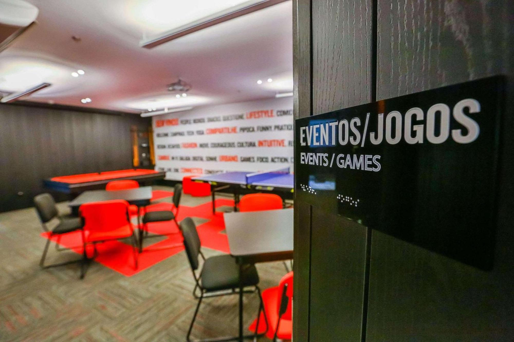Radisson Red Campinas Hotel Campinas  Buitenkant foto Games Room